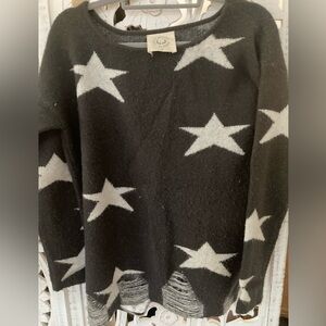 Star Pattern Black and White Sweater